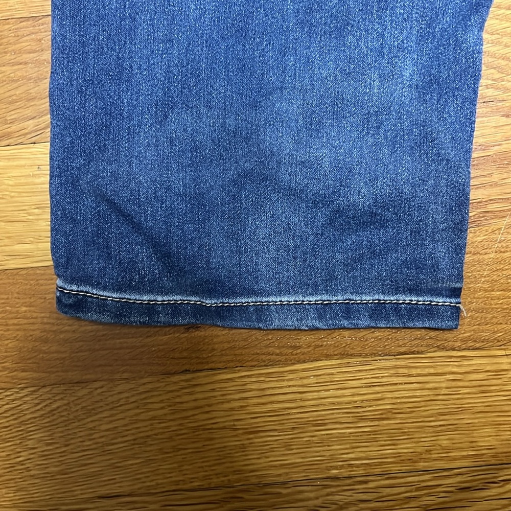 Seven7 pull on Capri jeans. Stretchy and super comfortable - Picture 5 of 6